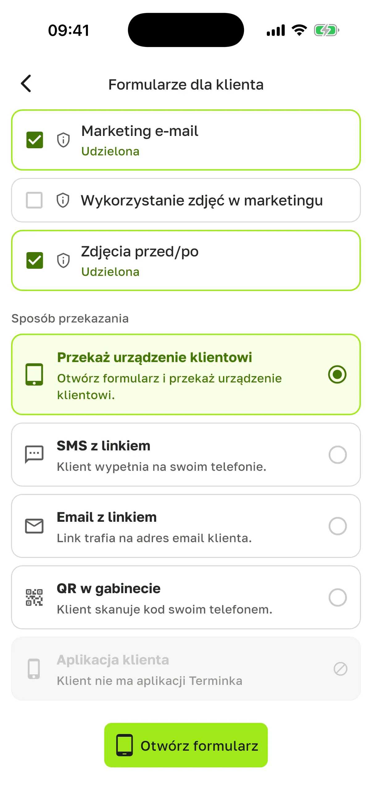 „Formularze dla klienta”, blok „Sposób przekazania”: „Przekaż urządzenie klientowi” (wybrane), „SMS z linkiem”, „Email z linkiem”, „QR w gabinecie”, szary „Aplikacja klienta” z wyjaśnieniem „Klient nie ma aplikacji Terminka” i przycisk „Otwórz formularz”