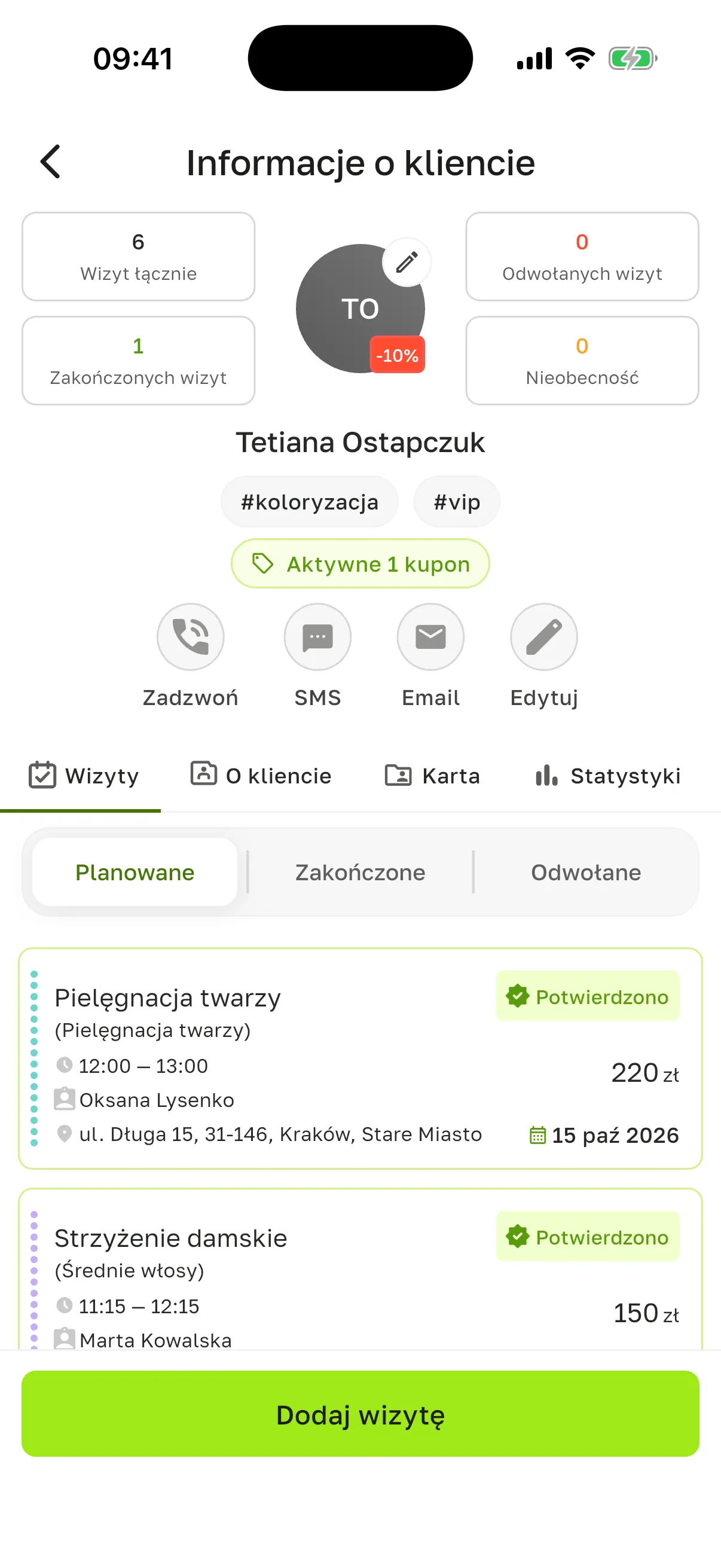 Karta klienta (Tetiana Ostapczuk): liczniki wizyt, tagi „#koloryzacja” i „#vip”, plakietka „Aktywne 1 kupon”, przyciski „Zadzwoń”, „SMS”, „Email” i „Edytuj”, zakładki i lista wizyt