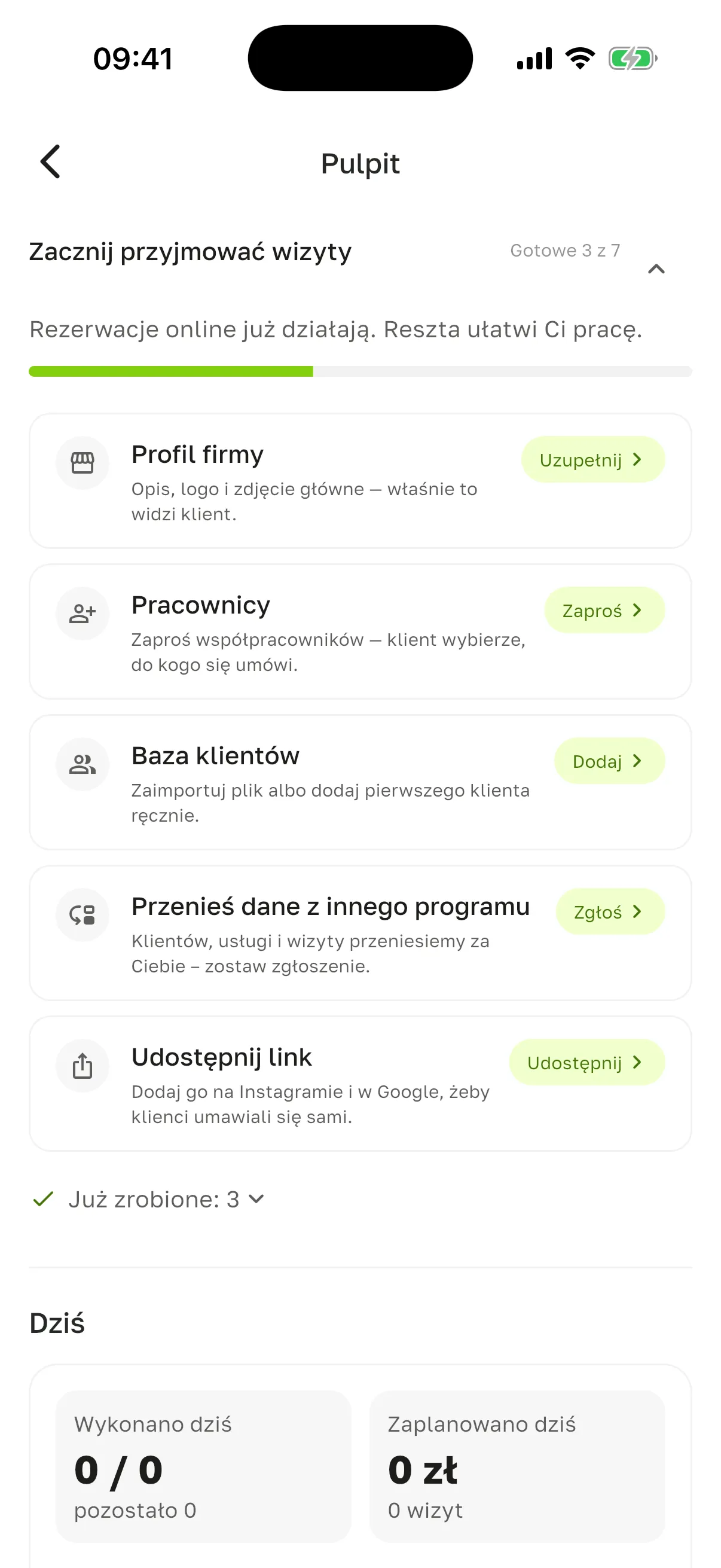 Pulpit nowego salonu: lista „Zacznij przyjmować wizyty”, „Gotowe 3 z 7”, „Rezerwacje online już działają. Reszta ułatwi Ci pracę.”, punkty „Profil firmy”, „Pracownicy”, „Baza klientów”, „Przenieś dane z innego programu” i „Udostępnij link” z przyciskami „Uzupełnij”, „Zaproś”, „Dodaj”, „Zgłoś” i „Udostępnij”, wiersz „Już zrobione: 3” i blok „Dziś” z „Wykonano dziś 0 / 0”