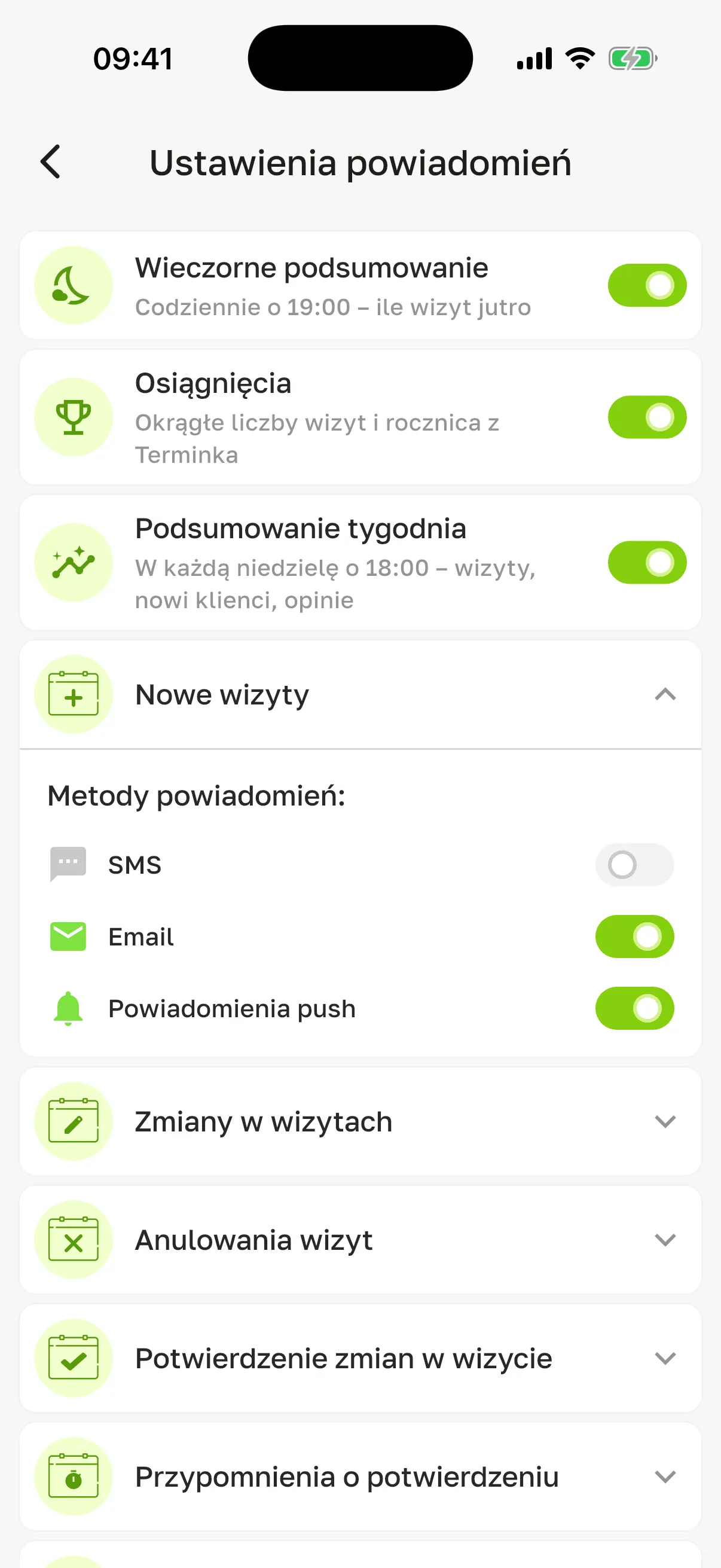 Ekran „Ustawienia powiadomień” w profilu: przełączniki „Wieczorne podsumowanie”, „Osiągnięcia”, „Podsumowanie tygodnia”, rozwinięta karta „Nowe wizyty” z przełącznikami „SMS”, „Email”, „Powiadomienia push” oraz karty „Zmiany w wizytach”, „Anulowania wizyt”, „Potwierdzenie zmian w wizycie”, „Przypomnienia o potwierdzeniu”