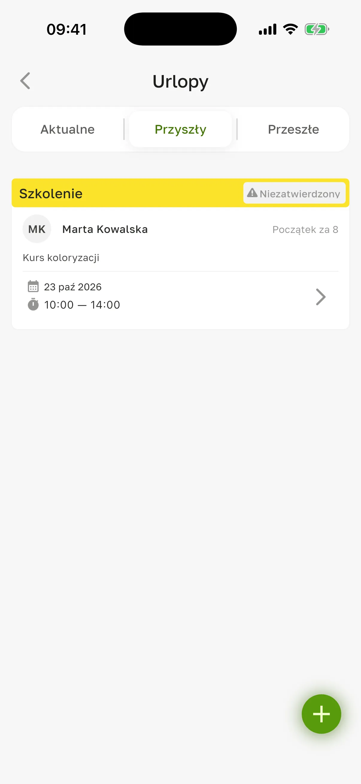 Ekran „Urlopy” pracownika, zakładka „Przyszły”: prośba „Szkolenie” Marty Kowalskiej ze statusem „Niezatwierdzony”, komentarz „Kurs koloryzacji”, 23 paź 2026, 10–14
